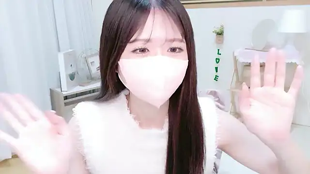 Yuinyaaa online show from 06.30.26