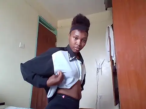 Snapshot of ebonysylvia chatting on 05.28.26 ebonysylvia online show from 05.28.26