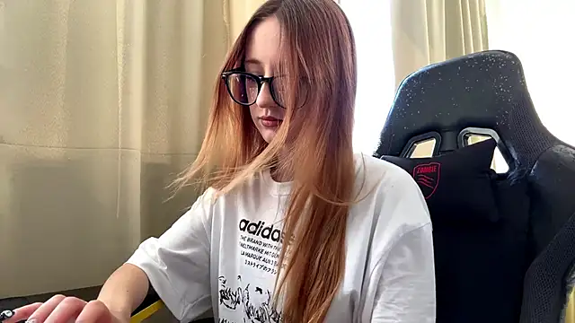 Snapshot of Sunshine_Kira chatting on 05.31.26 Sunshine Kira online show from 05.31.26
