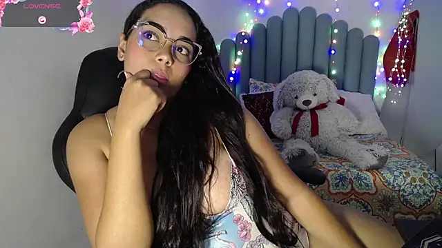 Snapshot of farah_samira chatting on 07.28.26 farah samira online show from 07.28.26