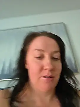 Snapshot of CreamVixen chatting on 06.22.26 CreamVixen online show from 06.22.26