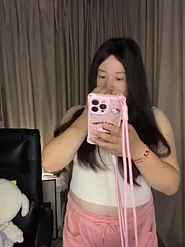 Snapshot of Luckysisi-s chatting on 05.26.26 Luckysisi-s online show from 05.26.26