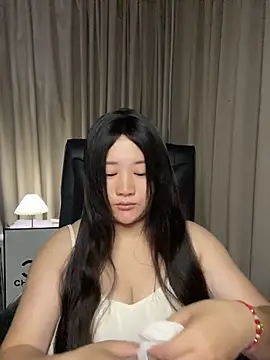 Snapshot of Luckysisi-s chatting on 05.31.26 Luckysisi-s online show from 05.31.26