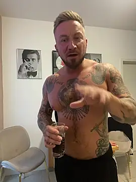 HotHotPursuit1 online show from 07.04.26