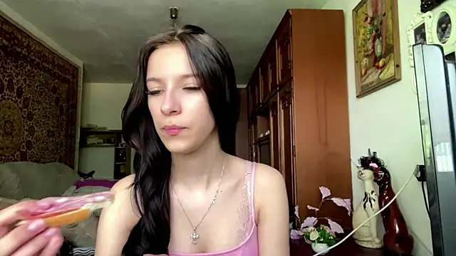 Snapshot of NeryLaffitte chatting on 05.27.26 NeryLaffitte online show from 05.27.26