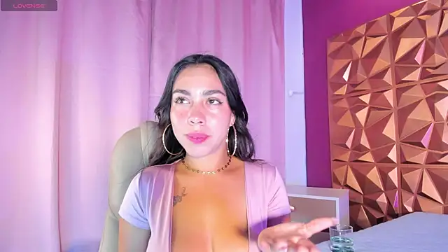 Snapshot of Mailynbusty chatting on 07.17.26 Mailynbusty online show from 07.17.26