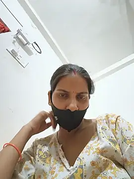 Snapshot of Neha-ji chatting on 06.11.26 Neha-ji online show from 06.11.26