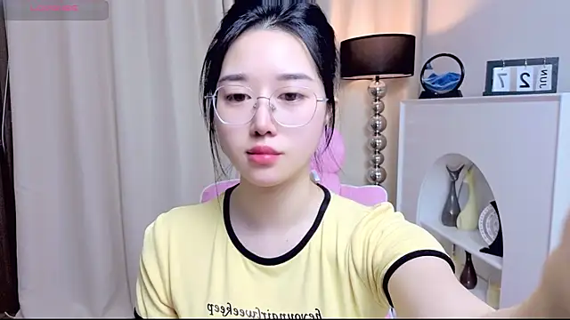 Snapshot of miuu6868 chatting on 06.27.26 miuu6868 online show from 06.27.26