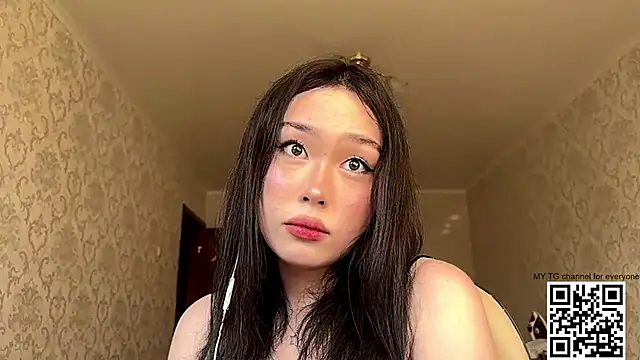 Snapshot of LilowNax chatting on 06.19.26 LilowNax online show from 06.19.26
