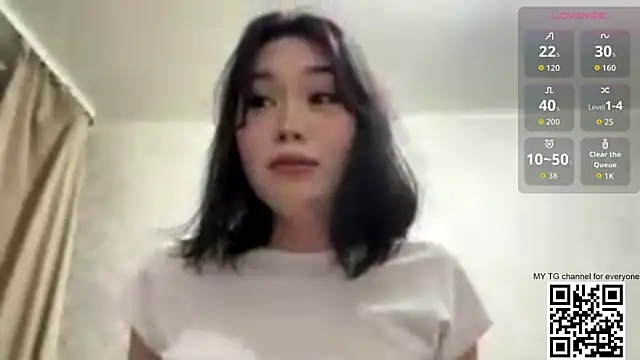 Snapshot of LilowNax chatting on 07.15.26 LilowNax online show from 07.15.26