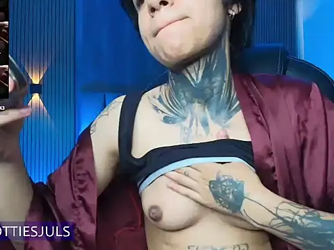 Snapshot of hottiesjuls chatting on 07.13.26 hottiesjuls online show from 07.13.26