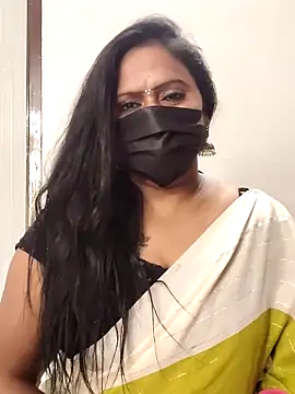 Snapshot of Meera_mia chatting on 06.18.26 Meera mia online show from 06.18.26