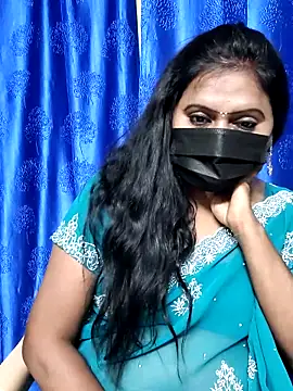 Snapshot of Meera_mia chatting on 06.20.26 Meera mia online show from 06.20.26