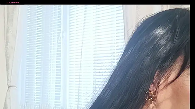 Snapshot of madamvi chatting on 06.18.26 madamvi online show from 06.18.26