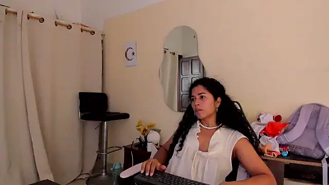 Snapshot of Nadia-Monroe chatting on 07.14.26 Nadia-Monroe online show from 07.14.26