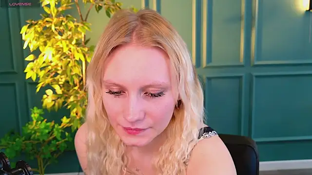 Snapshot of haleybooo chatting on 05.31.26 haleybooo online show from 05.31.26
