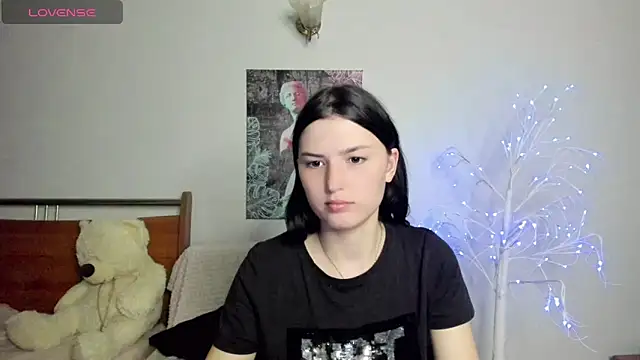 Snapshot of Kira_Devi chatting on 05.26.26 Kira Devi online show from 05.26.26