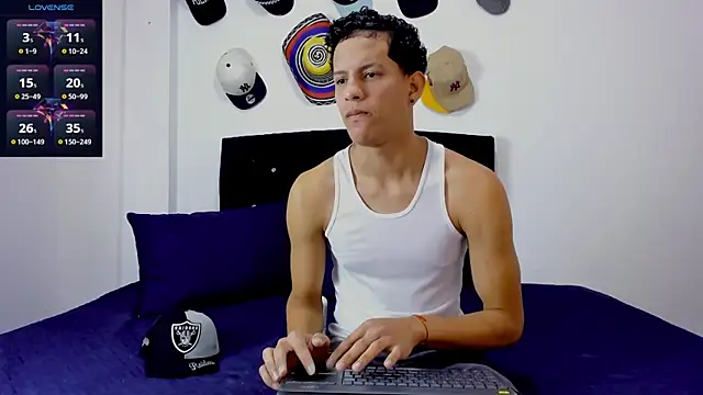Snapshot of theo_bigcock_ chatting on 07.16.26 theo bigcock online show from 07.16.26