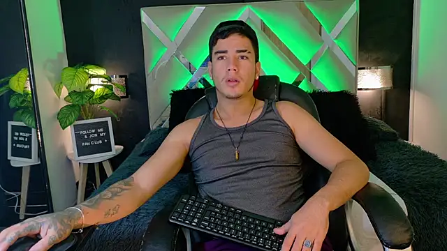 Snapshot of Alex-Rodriguezz chatting on 06.12.26 Alex-Rodriguezz online show from 06.12.26