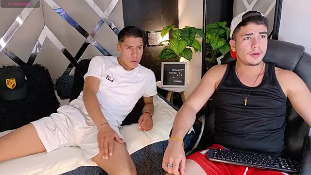 Snapshot of Alex-Rodriguezz chatting on 06.25.26 Alex-Rodriguezz online show from 06.25.26
