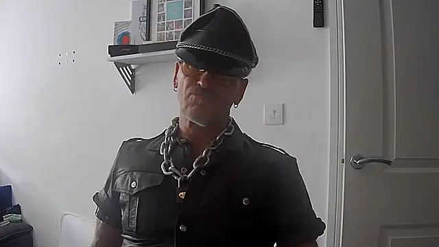 Snapshot of NottsLeather chatting on 06.21.26 NottsLeather online show from 06.21.26