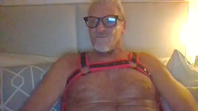 Snapshot of NottsLeather chatting on 07.08.26 NottsLeather online show from 07.08.26