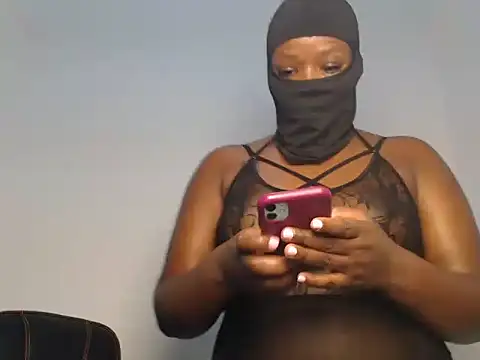 Snapshot of Ebony_heat chatting on 06.13.26 Ebony heat online show from 06.13.26