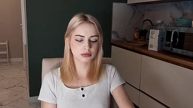 Snapshot of fruktozzkaa chatting on 05.28.26 fruktozzkaa online show from 05.28.26