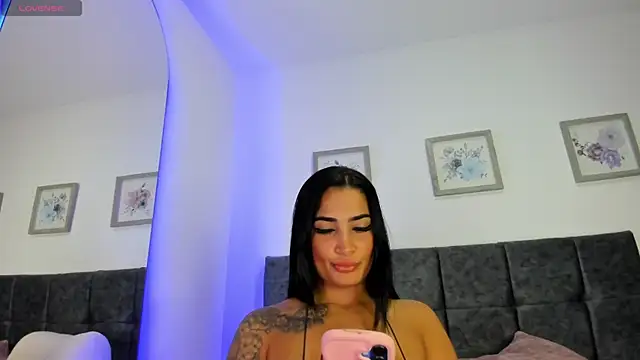 Snapshot of rosie_benett chatting on 06.02.26 rosie benett online show from 06.02.26