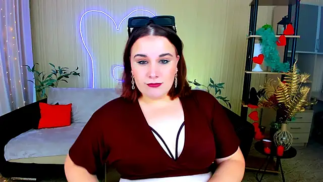 Snapshot of OliviaTwens chatting on 07.13.26 OliviaTwens online show from 07.13.26
