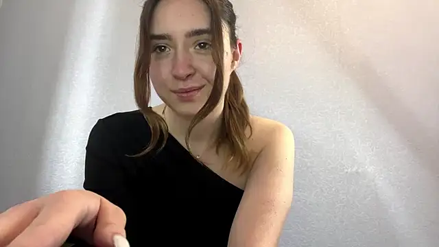 Snapshot of MaisonVirele chatting on 05.30.26 MaisonVirele online show from 05.30.26