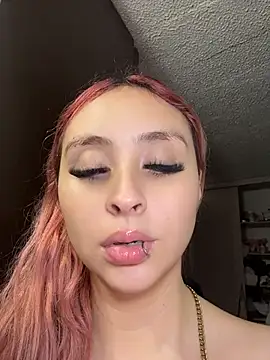 Snapshot of Sophia_LuxxX chatting on 06.11.26 Sophia LuxxX online show from 06.11.26