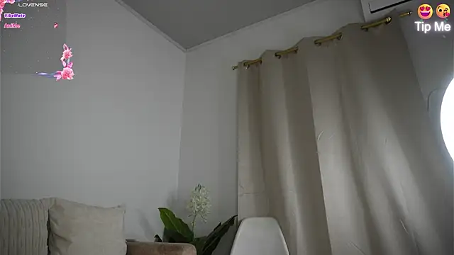 Snapshot of Sweetpussyhot_ chatting on 06.24.26 Sweetpussyhot online show from 06.24.26