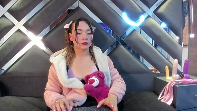 Snapshot of SeleneValmont chatting on 06.13.26 SeleneValmont online show from 06.13.26