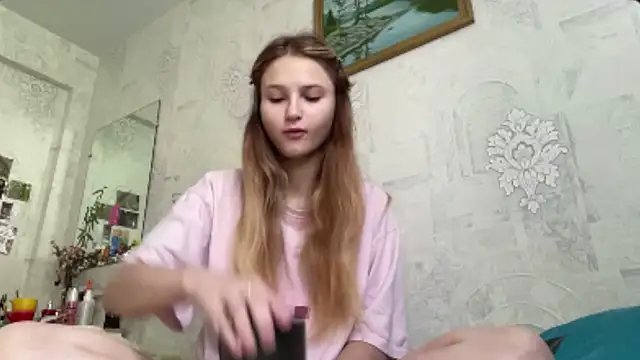Snapshot of HeIen_cute chatting on 07.15.26 HeIen cute online show from 07.15.26