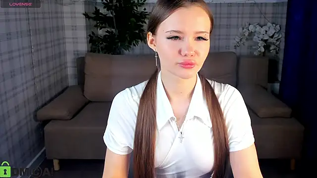 Snapshot of Ella_Butler chatting on 06.04.26 Ella Butler online show from 06.04.26