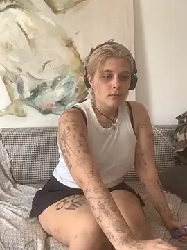Snapshot of Ella_Bloom chatting on 06.16.26 Ella Bloom online show from 06.16.26