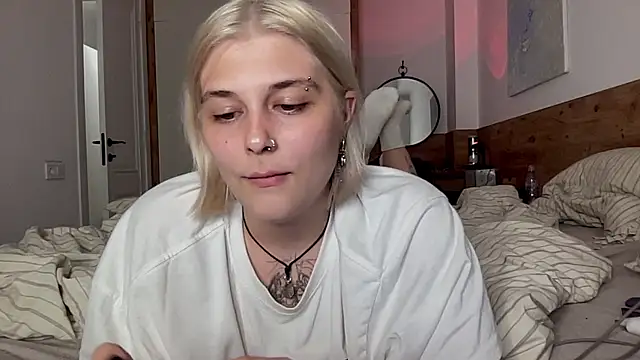 Snapshot of Ella_Bloom chatting on 07.15.26 Ella Bloom online show from 07.15.26