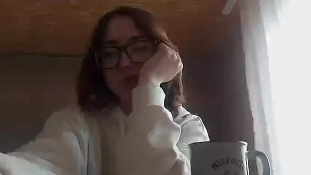 Snapshot of OliviaMoment chatting on 06.04.26 OliviaMoment online show from 06.04.26