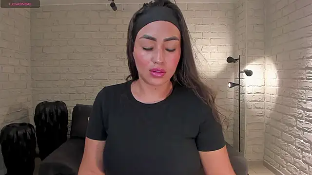 Snapshot of VictoriaBennetX chatting on 07.14.26 VictoriaBennetX online show from 07.14.26