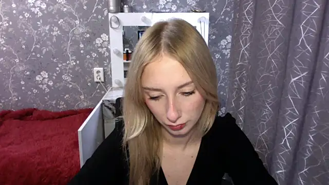 Snapshot of JennaLomeri chatting on 06.18.26 JennaLomeri online show from 06.18.26