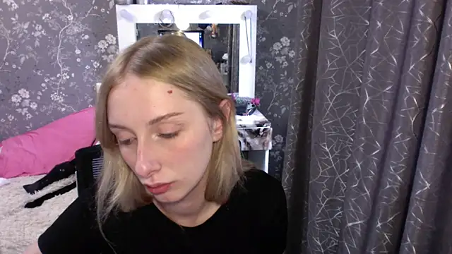 Snapshot of JennaLomeri chatting on 06.25.26 JennaLomeri online show from 06.25.26