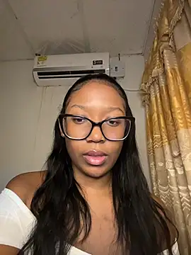 Snapshot of chell_iivy chatting on 07.17.26 chell iivy online show from 07.17.26
