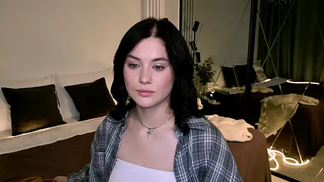 Snapshot of MurielGray chatting on 06.02.26 MurielGray online show from 06.02.26