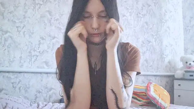 KrissyHiott online show from 06.22.26