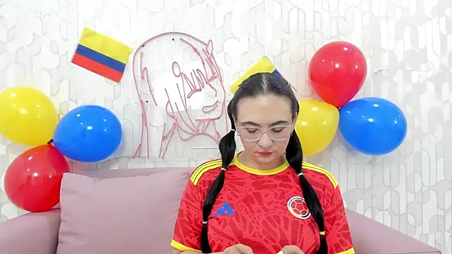 Snapshot of Lunna_Ferrer chatting on 06.27.26 Lunna Ferrer online show from 06.27.26