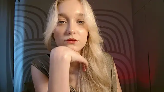 Snapshot of QueenSerenaa chatting on 06.16.26 QueenSerenaa online show from 06.16.26