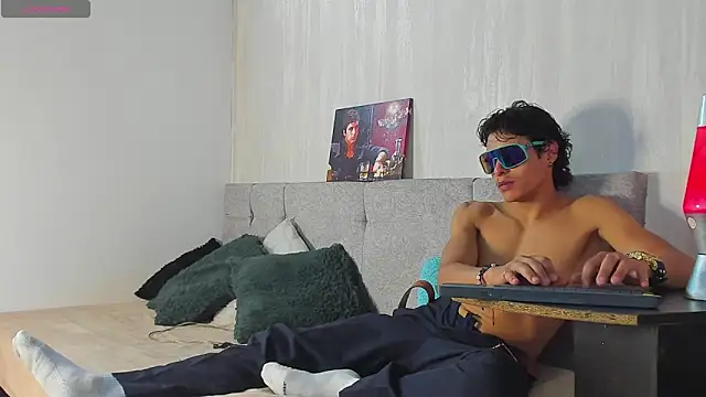 tommyhot7 online show from 06.12.26