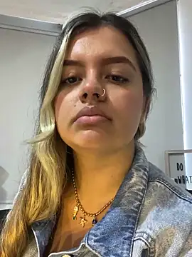 Snapshot of azulskyer chatting on 06.17.26 azulskyer online show from 06.17.26