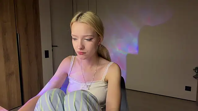 Snapshot of Anny_qte chatting on 06.26.26 Anny qte online show from 06.26.26